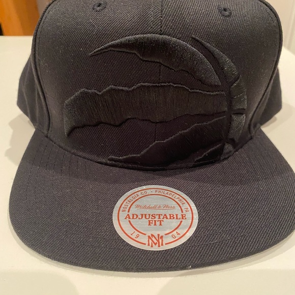 Snap back/adjustable Toronto Raptors hats. - Picture 9 of 9